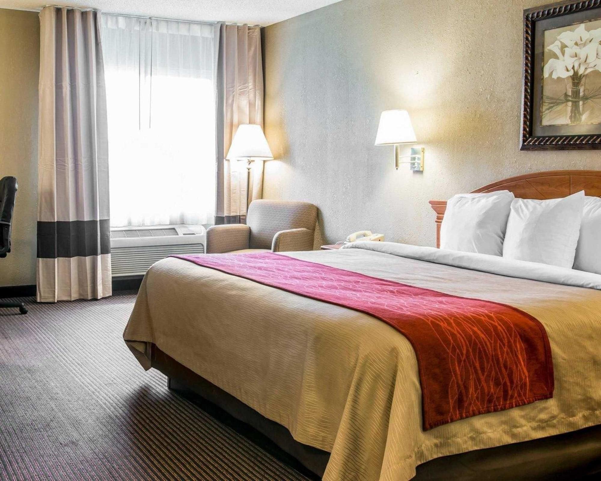 Baymont By Wyndham Flint Airport North Hotel Екстериор снимка