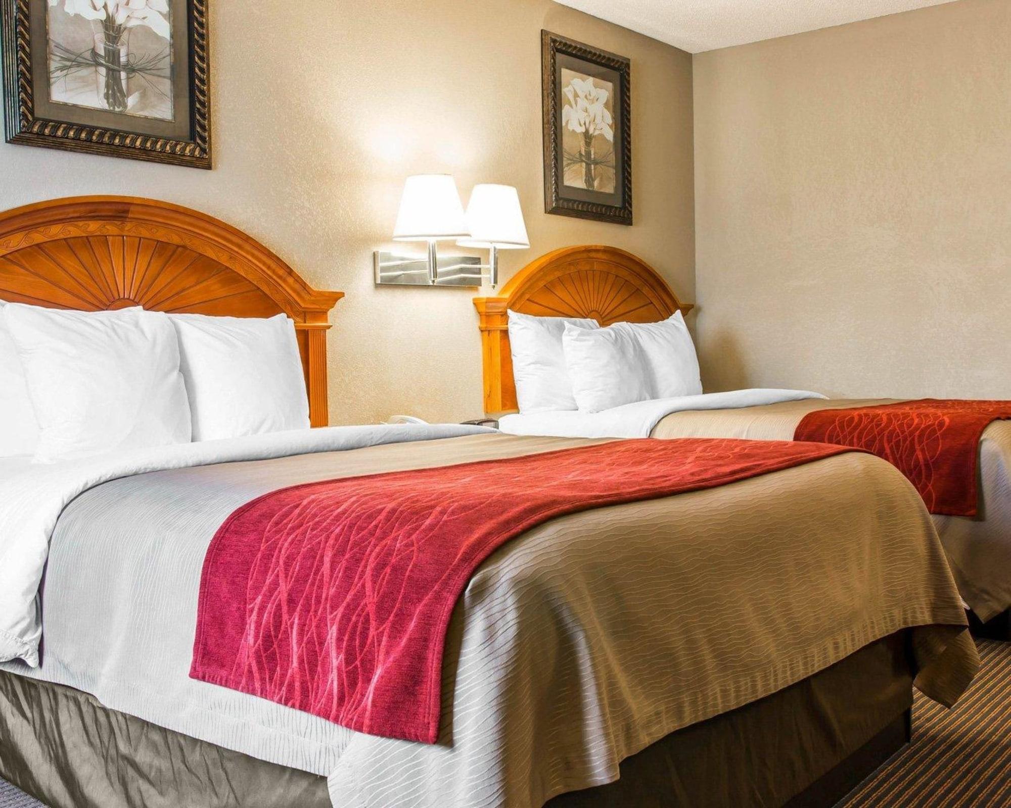 Baymont By Wyndham Flint Airport North Hotel Екстериор снимка