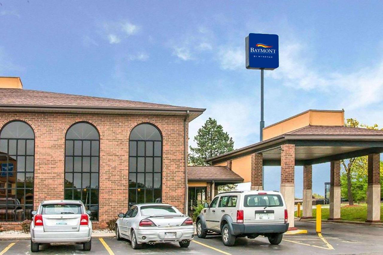 Baymont By Wyndham Flint Airport North Hotel Екстериор снимка