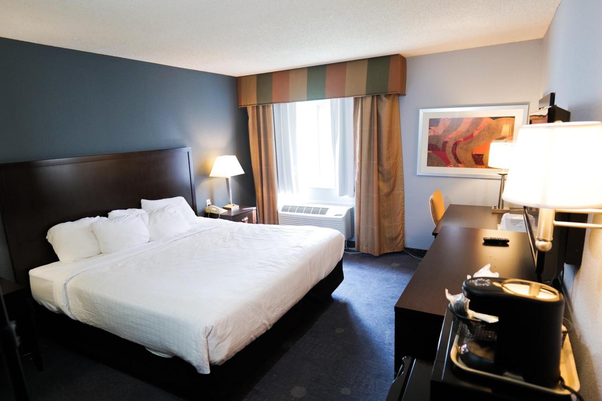 Baymont By Wyndham Flint Airport North Hotel Екстериор снимка