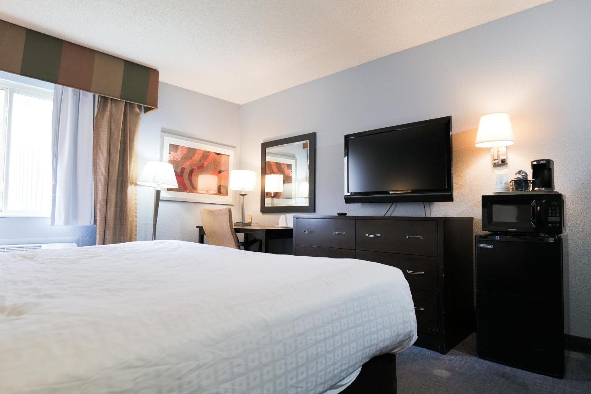 Baymont By Wyndham Flint Airport North Hotel Екстериор снимка