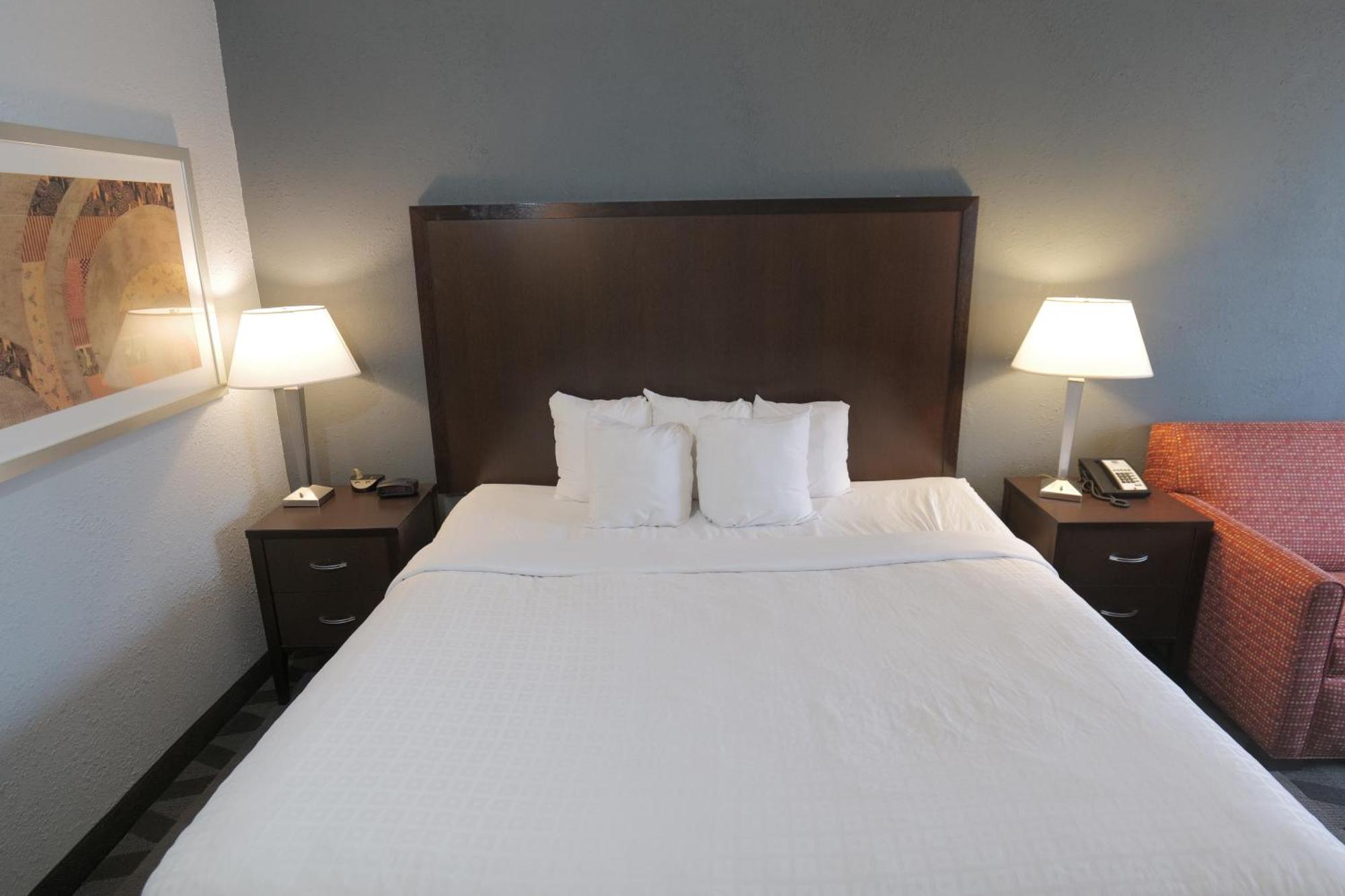 Baymont By Wyndham Flint Airport North Hotel Екстериор снимка