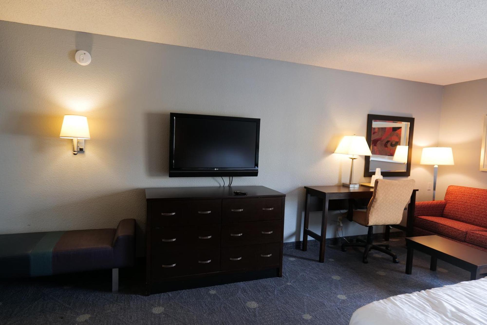 Baymont By Wyndham Flint Airport North Hotel Екстериор снимка