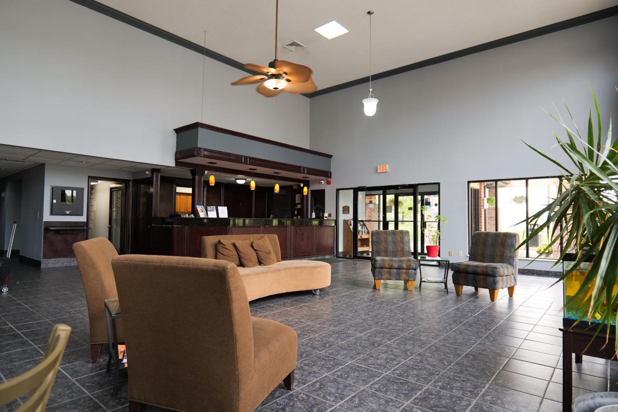 Baymont By Wyndham Flint Airport North Hotel Екстериор снимка