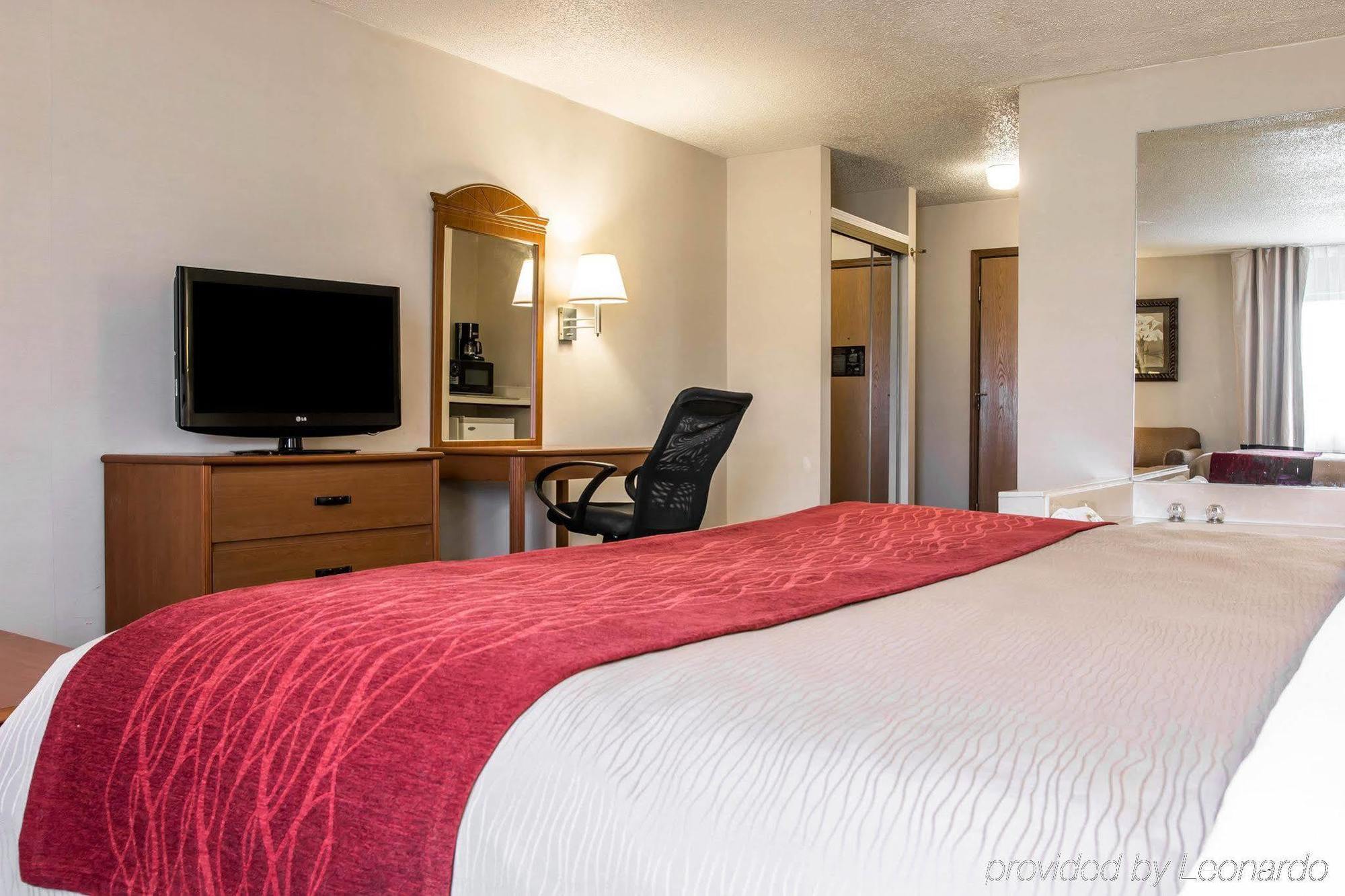 Baymont By Wyndham Flint Airport North Hotel Екстериор снимка