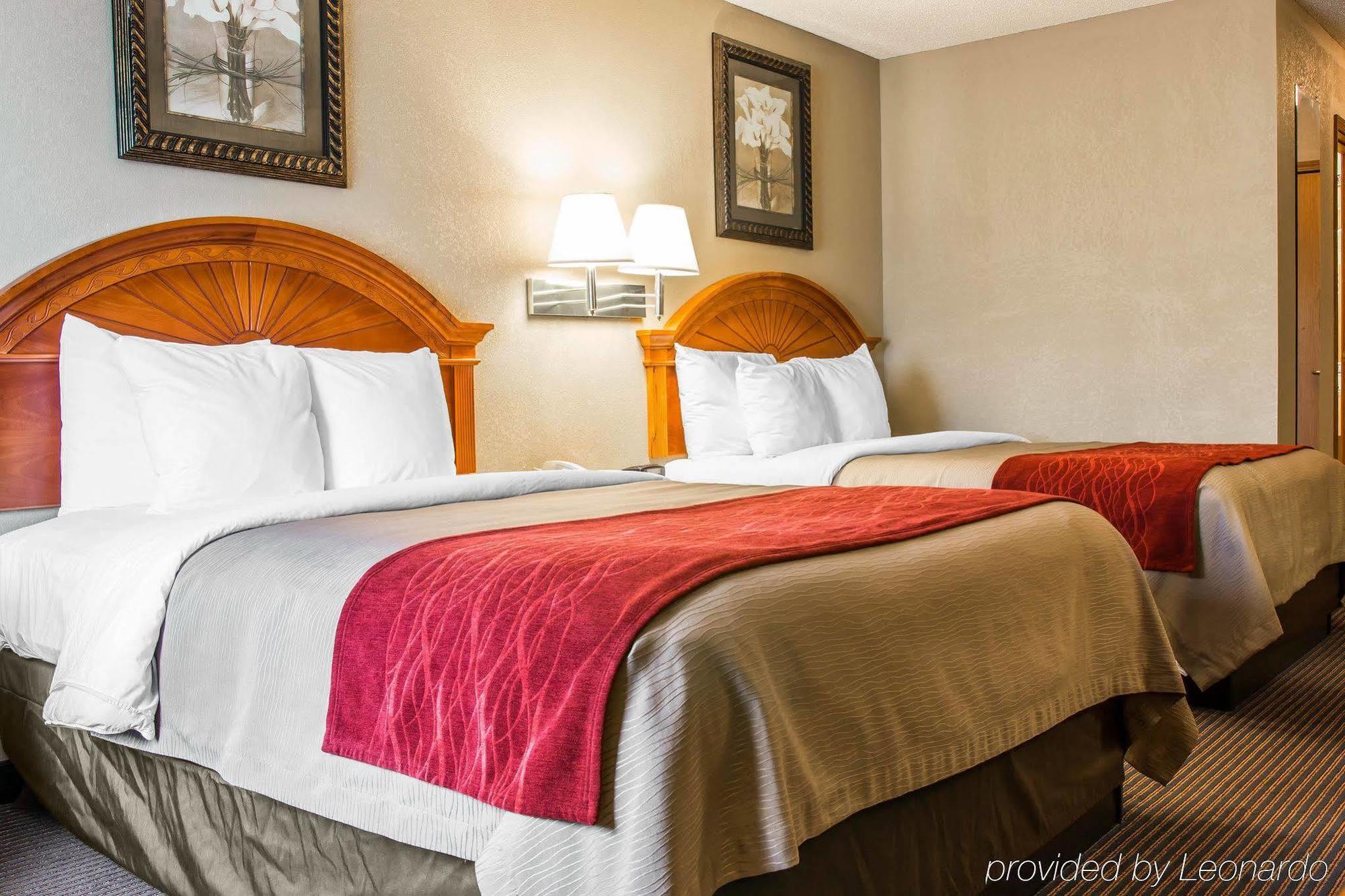 Baymont By Wyndham Flint Airport North Hotel Екстериор снимка