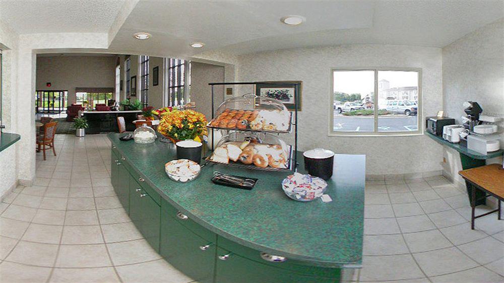 Baymont By Wyndham Flint Airport North Hotel Екстериор снимка